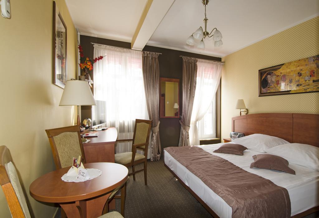 Hotel Atrium Nowy Tomyśl Quarto foto