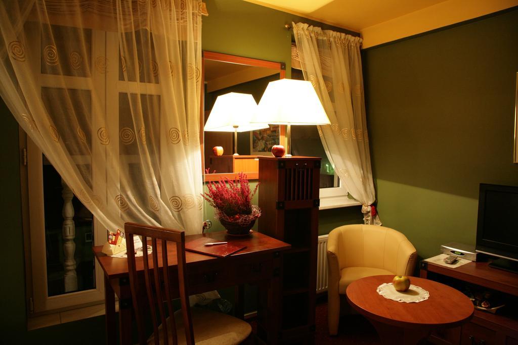 Hotel Atrium Nowy Tomyśl Quarto foto